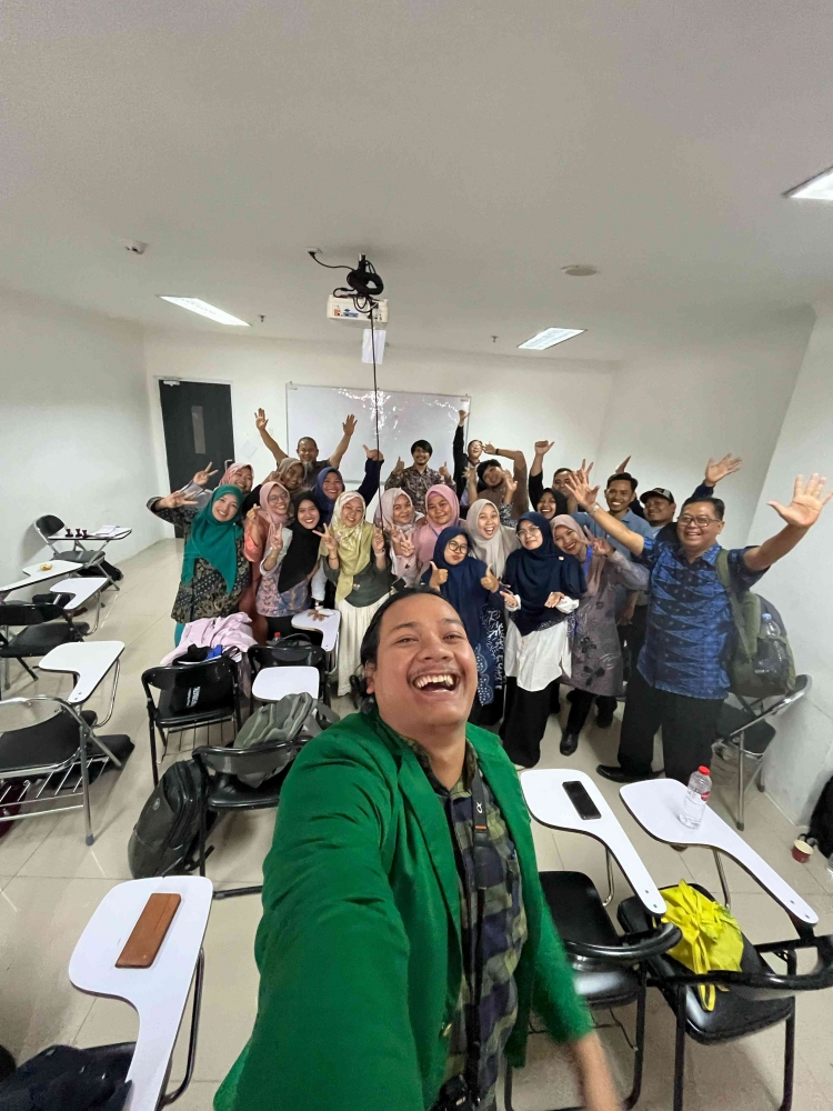 Kecerian di Kamar 9.9 Dok FTUMJ, Mas FAuzan