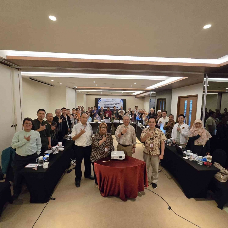 Foto Bersama Dengan Master Asesor , Peserta Asesor Dan Prof Ucok Dokumentaso Pribadi Pak Muhaemin