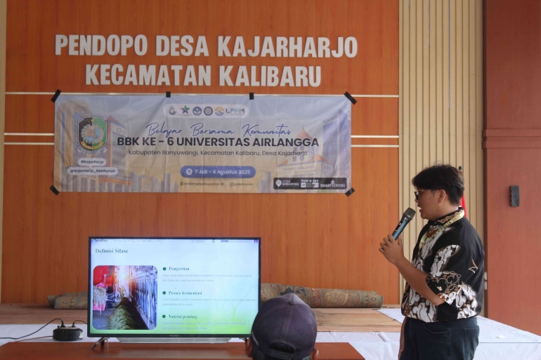 Pemaparan materi pakan silase untuk hewan ternak oleh Bagas KristianÂ