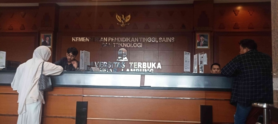 Front Office UT Bandar Lampung, ruang layanan akademik yang nyaman dan responsif bagi mahasiswa (Sumber: Dok. Pribadi/Tupari)