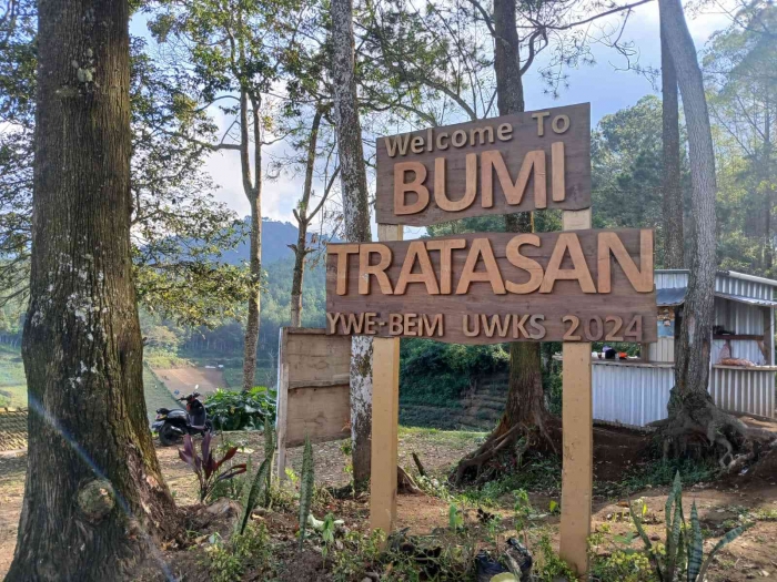 Buper Tratasan Punthuk Doro, Plaosan, Magetan (dokumentasi pribadi: Isti Yogiswandani)