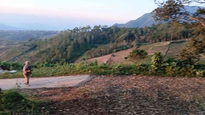 Jalan menurun, hati-hati menyiasati mesin matic dengan gas dan rem(dokumentasi pribadi: Isti Yogiswandani)