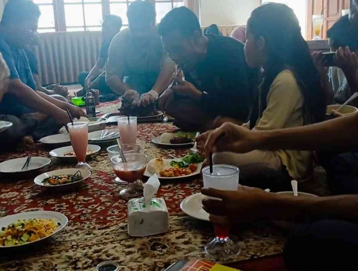 Cooling Down Mampir Rujak Nyampleng Saat Kena Mental(Dokumentasi pribadi| Isti Yogiswandani)