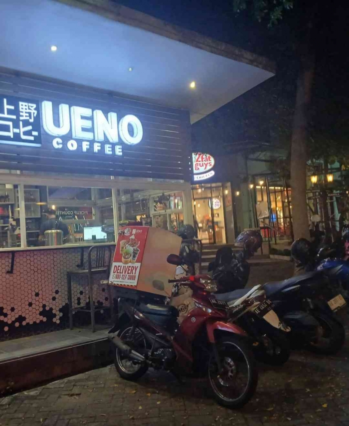 Ueno kafe Madiun (dokumentasi pribadi: Isti Yogiswandani)