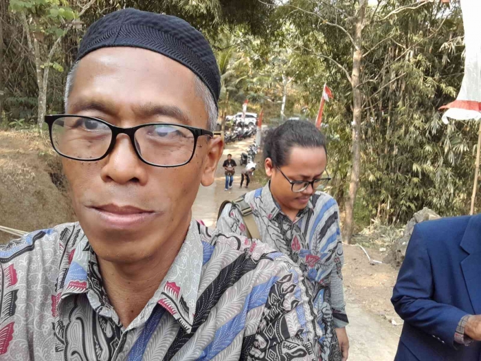 Berjalan kaki menuju tempat acara resepsi (dokpri)