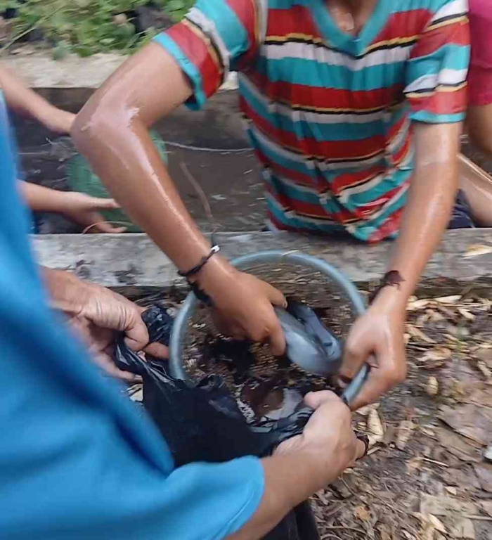 Mbah Uti...Aku dapat!(Dokumentasi pribadi (|Isti Yogiswandani)
