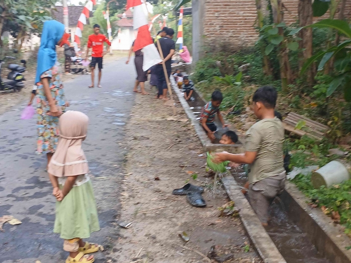 Lelenya mana, ya...kok nggak kena-kena((Dokumentasi pribadi |Isti Yogiswandani)