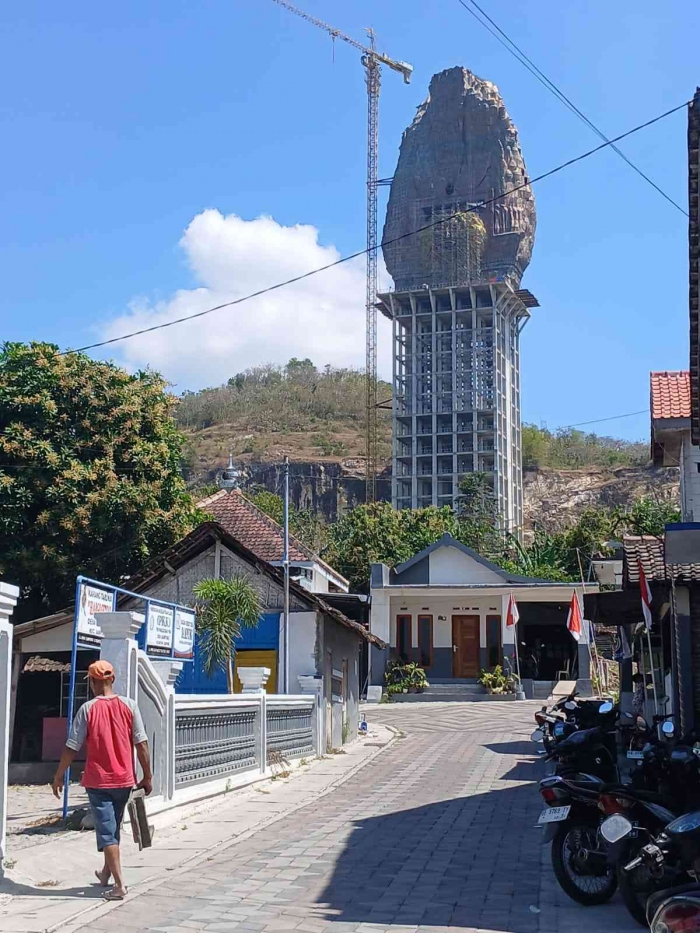 Monumen Reog Ponorogo sedang dalam proses pembangunan (dokumentasi pribadi| Isti Yogiswandani)
