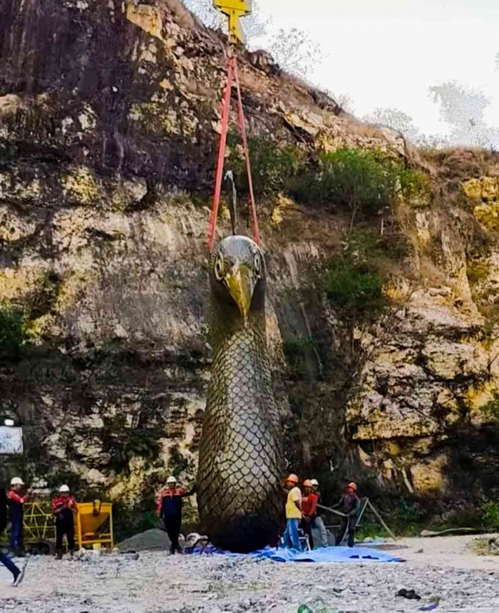Patung kepala merak siap dipasang (Sumber: tangkapan layar video Ponorogocerita Ku)