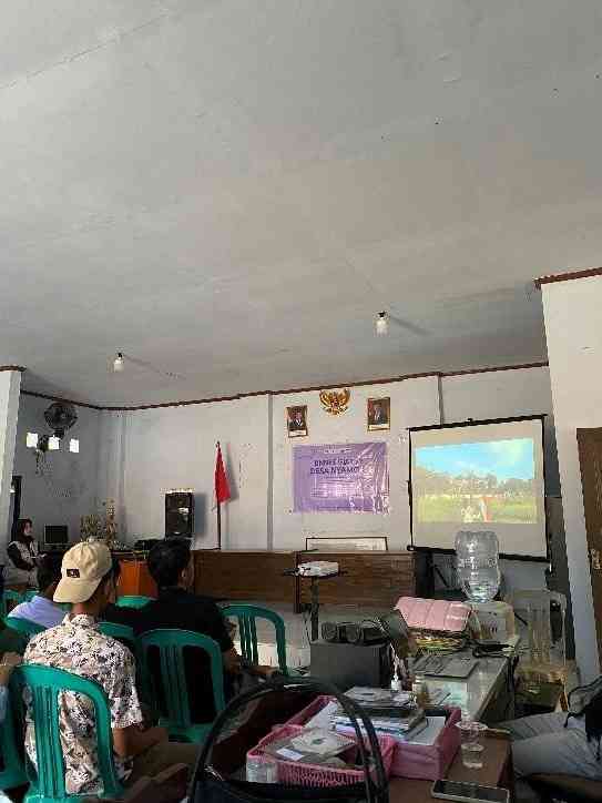 Menonton hasil karya bersama para peserta pada 2 Agustus 2025 (Sumber: Penulis)