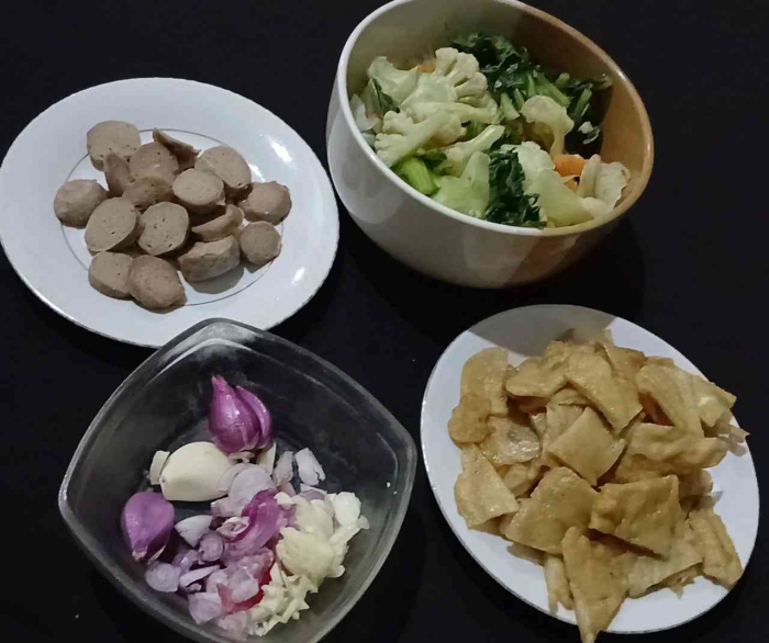 Bahan pembuat capcay (Dokumentasi pribadi| Isti Yogiswandani)