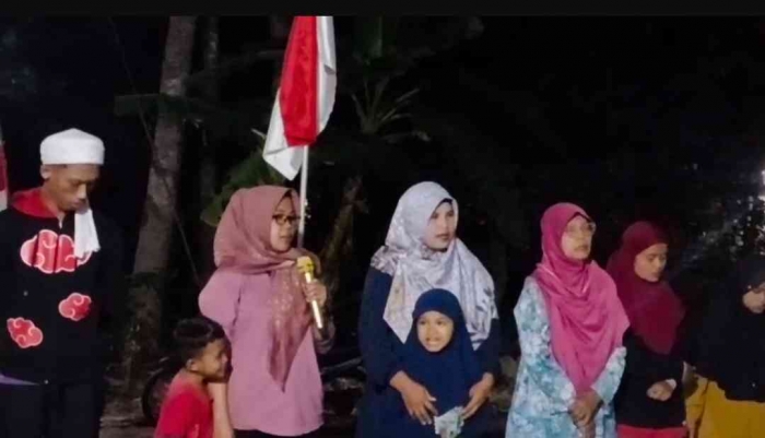 Menyanyikan lagu Indonesia Raya, mengenang jasa para pahlawan yang telah gugur mendahului kita (dokumentasi pribadi|Isti Yogiswandani)