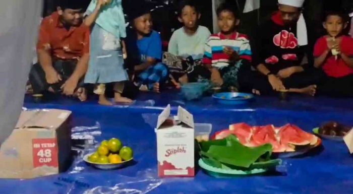 Tasyakuran RT 11: Dari Potluck, Dia, Indonesia Raya Sampai Hadiah dan Ramah Tamah(Dokumentasi pribadi| Isti Yogiswandani)