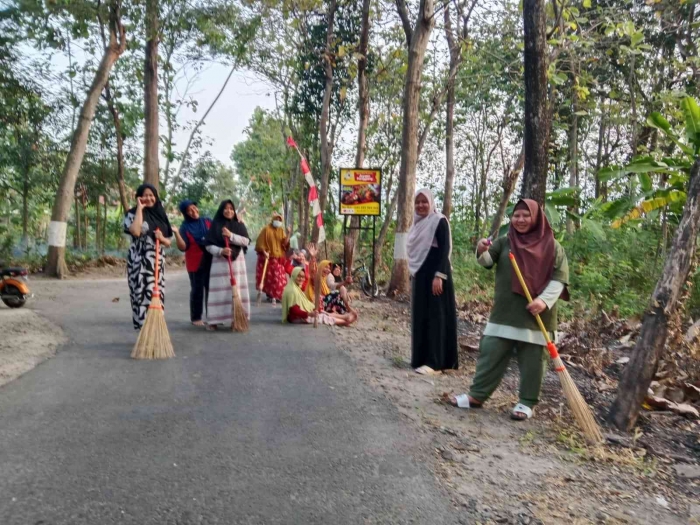 Kerja bakti RT 11 Sebelum Agustusan (Dokumentasi RT 11|Idarotul)