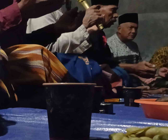 Berdoa bersama mengenang jasa para pahlawan yang telah gugur mendahului kita (dokumentasi pribadi|Isti Yogiswandani)