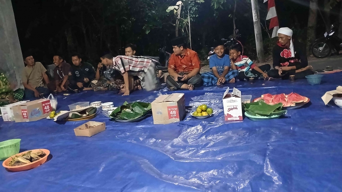 Tasyakuran RT 11 Malam 17 Agustus: Singkat Padat Hemat Khidmat(dokumentasi pribadi |Isti Yogiswandani)