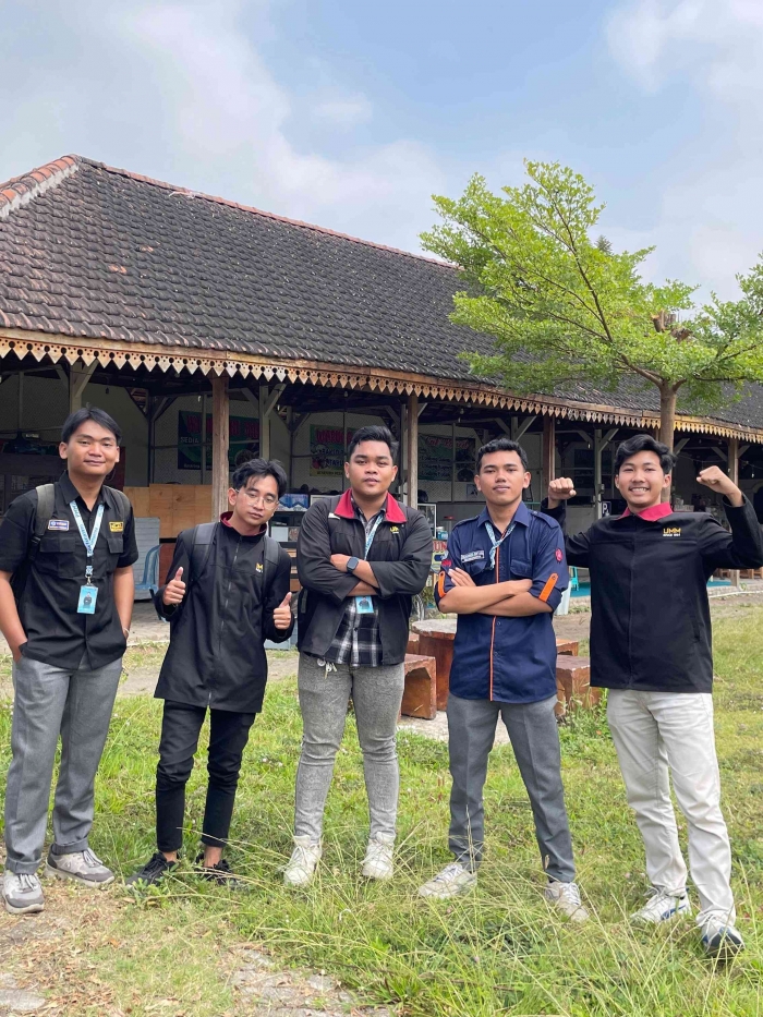 Foto Bersama di Pasar Desa | Photo by : pmm_pakukerto