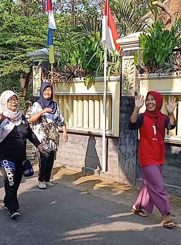 Jalan Sehat RT 13: Memperingati HUT RI ke 80 Menyusuri Segar nya Alam Desa(Dokumentasi pribadi|Isti Yogiswandani)