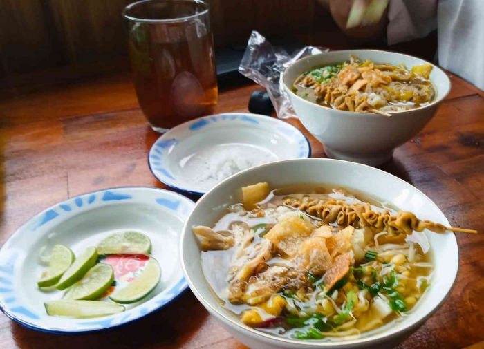 Yuk Kepoin Grand Opening Soto Bude Tin: Free Teh dan Sate Usus(Dokumentasi pribadi|Isti Yogiswandani)