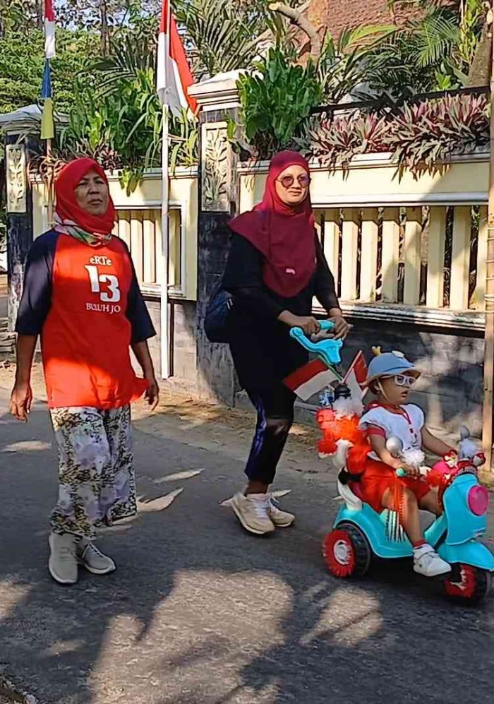 Jalan Sehat RT 13: Memperingati HUT RI ke 80 Menyusuri Segar nya Alam Desa(Dokumentasi pribadi|Isti Yogiswandani)