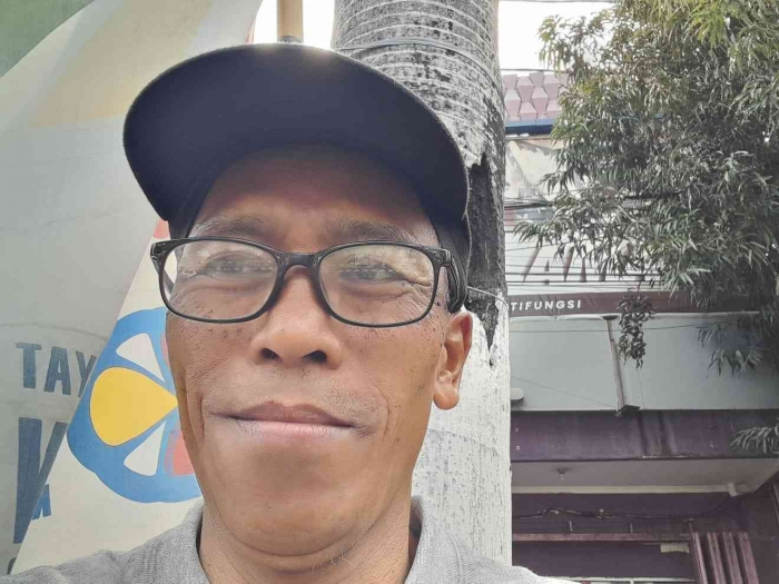 Ikut duduk di pinggir jalan (dokpri)