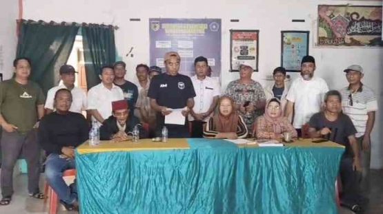 Foto bersama usai pertemuan. Dokumentasi Media Tambang Rakyat Poboya