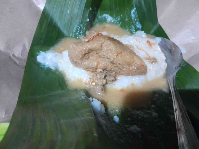 Bubur nasi plus sayur letok (dokpri)