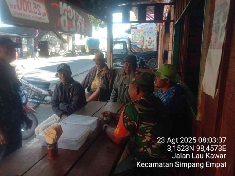 Sambangi Kedai Kopi, Babinsa Simpang Empat Lakukan Komsos untuk Serap ...