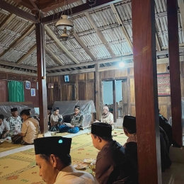 Annisa Salma Fitria menanggapi pertanyaan dari salah satu Jamaah Tahlil Tegiri II