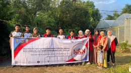 Foto Bersama Pemilik dan Pekerja di Kokoa Farm (Sumber: Hasil Dokumentasi KKNT 114 Desa Lengkese)