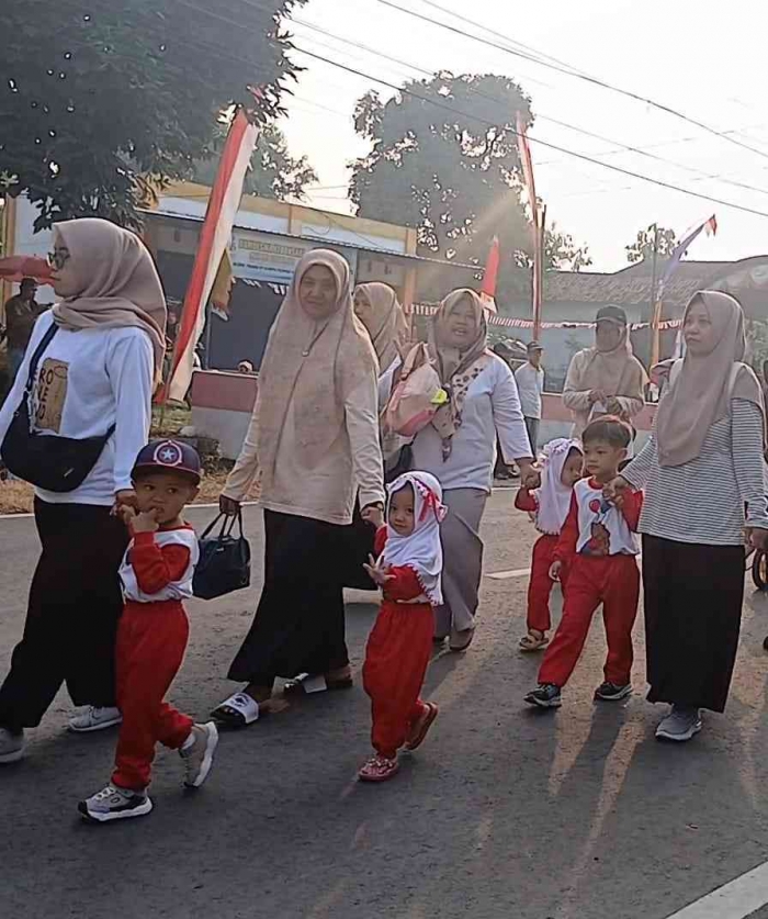 MI plus Bahrul Ulum,RA, PAUD Ikut Berpartisipasi dalam Jalan Santai(Dokumentasi pribadi: Isti Yogiswandani)