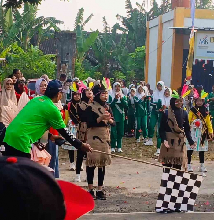 MI plus Bahrul Ulum,RA, PAUD Ikut Berpartisipasi dalam Jalan Santai(Dokumentasi pribadi: Isti Yogiswandani)