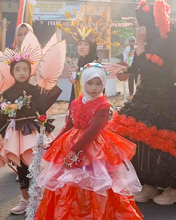 MI plus Bahrul Ulum,RA, PAUD Ikut Berpartisipasi dalam Jalan Santai(Dokumentasi pribadi: Isti Yogiswandani)