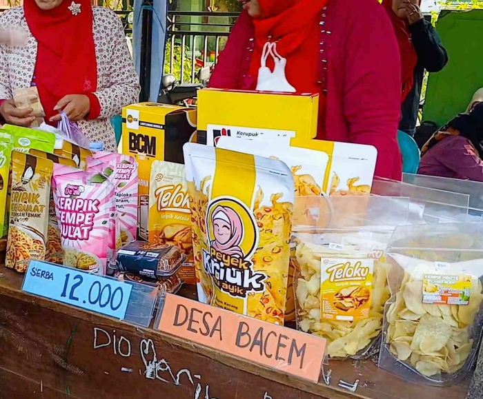 Wadah pemasaran produk UMKM: Mewujudkan Ekonomi Kerakyatan di Kebonsari(Dokumentasi pribadi: Isti Yogiswandani)