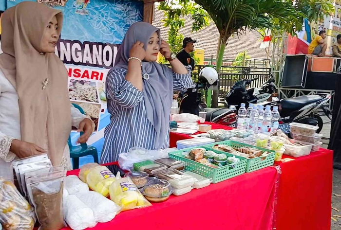 Wadah pemasaran produk UMKM: Mewujudkan Ekonomi Kerakyatan di Kebonsari(Dokumentasi pribadi: Isti Yogiswandani)