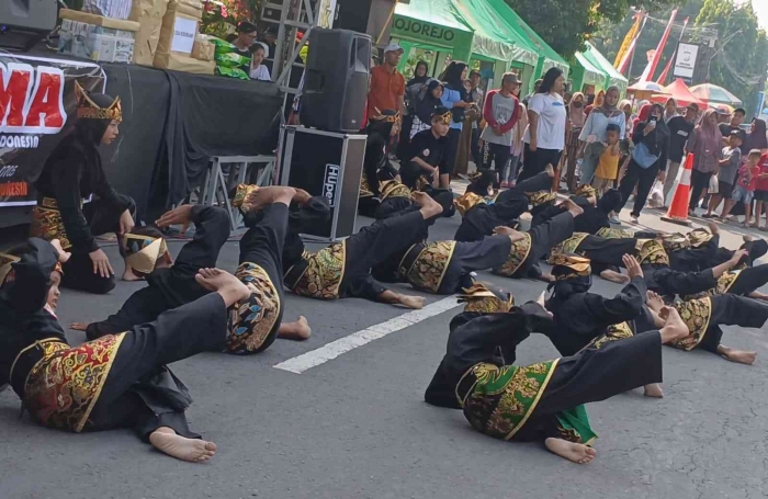 Penampilan seni pencak silat dari Sanggar Abiyasa pimpinan Mas Herek (Dokumentasi pribadi: Isti Yogiswandani)