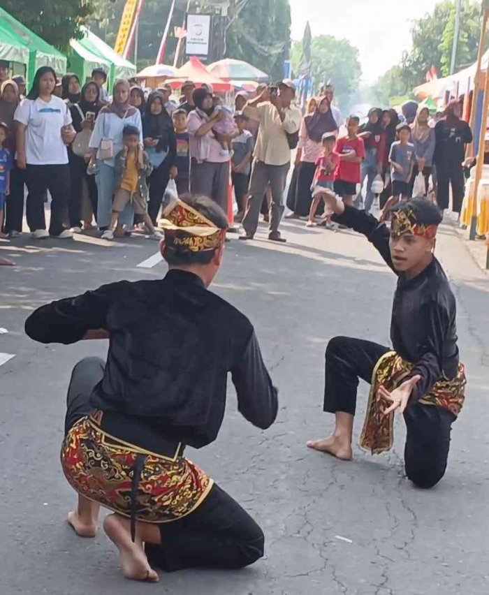 Launching Pasar Ahad Pon diwarnai Duel Pendekar(Dokumentasi pribadi: Isti Yogiswandani)