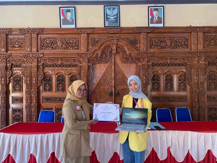 Dokumentasi Penyerahan Video Profil Kelurahan Grobogan kepada Kelurahan Grobogan