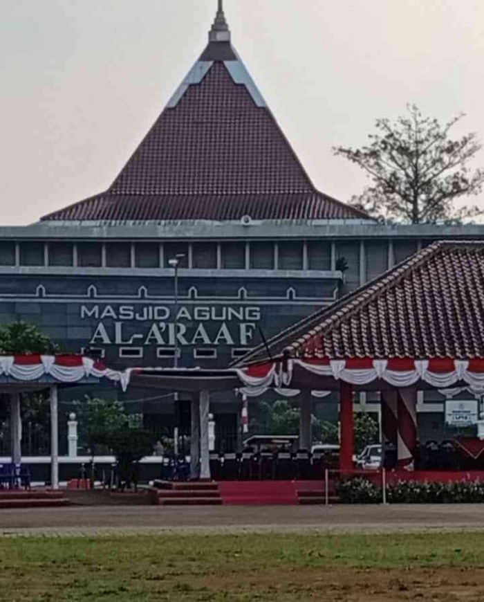 Masjid Agung Al A'Raaf di Alun-alun Rangkasbitung (Foto Dokumen Pribadi).