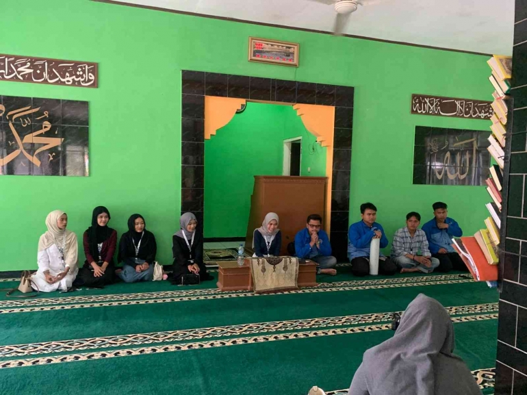 Sosialisasi Pembuatan Lubang Biopori di Mesjid At-TAqwa Kampung Salak Desa Kalapanunggal Kab. Sukabumi