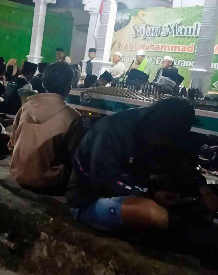 Safari Maulid di RT 11: Dari Khusyuk Sampai Mengantuk Tetap Khidmat(Dokumentasi pribadi: Isti Yogiswandani)