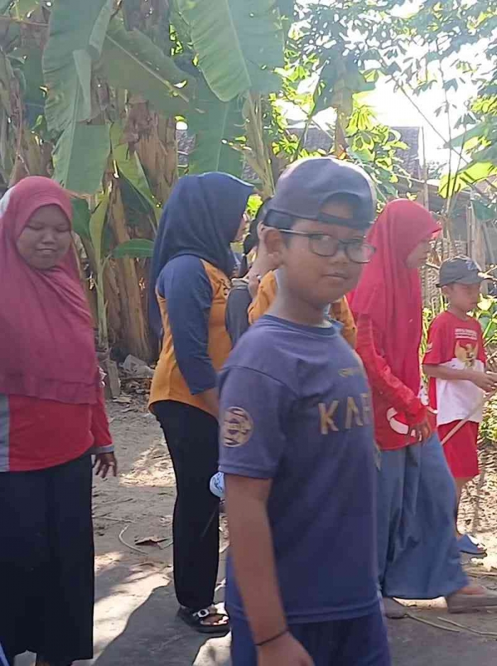 Demo Damai: RT 10 Menggelar Jalan Santai Berkostum Horeg di Penghujung Agustus(Dokumentasi pribadi: Isti Yogiswandani)