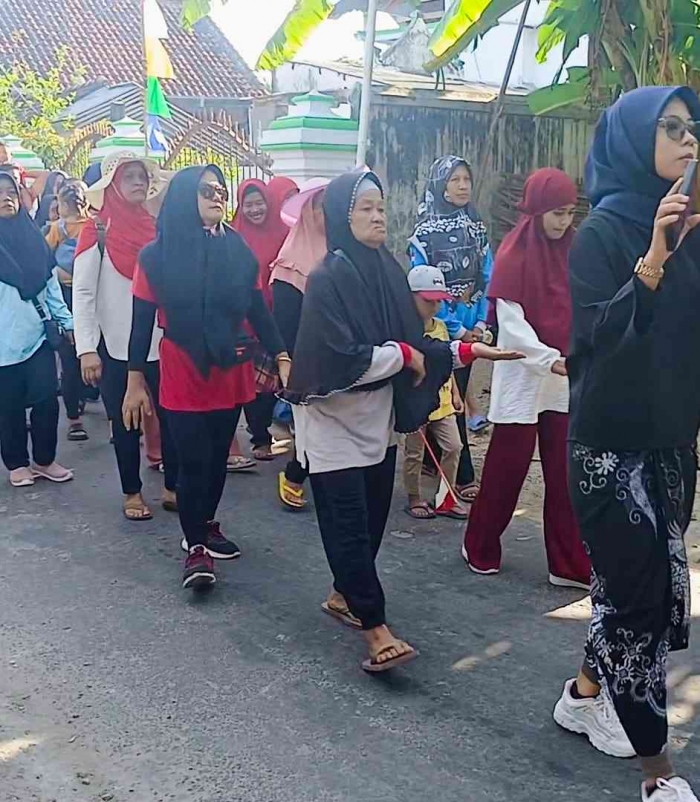 Demo Damai: RT 10 Menggelar Jalan Santai Berkostum Horeg di Penghujung Agustus(Dokumentasi pribadi: Isti Yogiswandani)