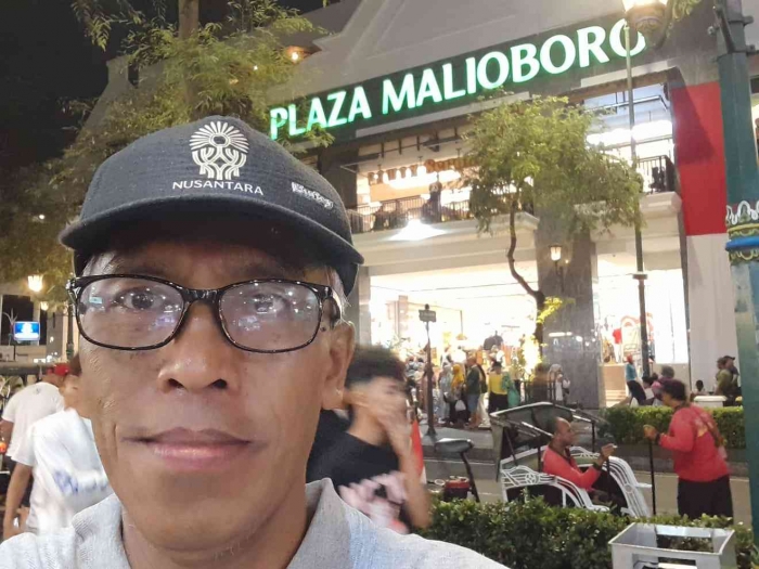 Berswafoto depan Plaza Malioboro (dokpri)