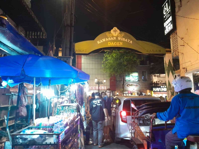 Gang sempit tetapi banyak yang mau lewat (dokpri)