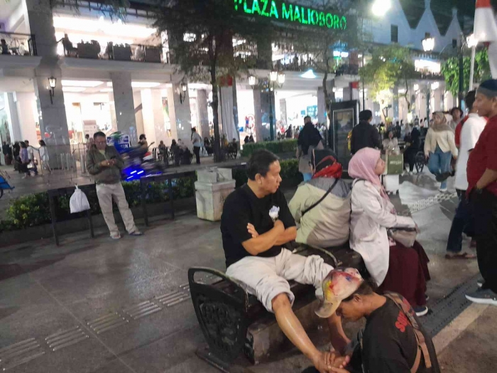 Wisatawan sedang dipijat (dokpri)