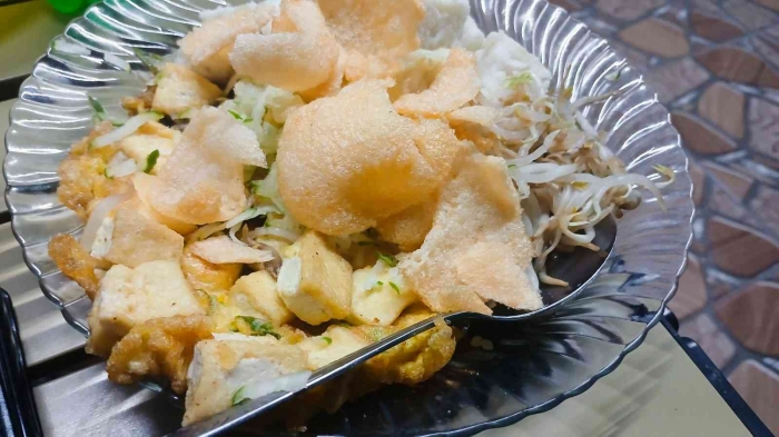 Usaha Kuliner Kupat Tahu Telur: Menyiasati PHK Massal(Dokumentasi pribadi: Isti Yogiswandani)