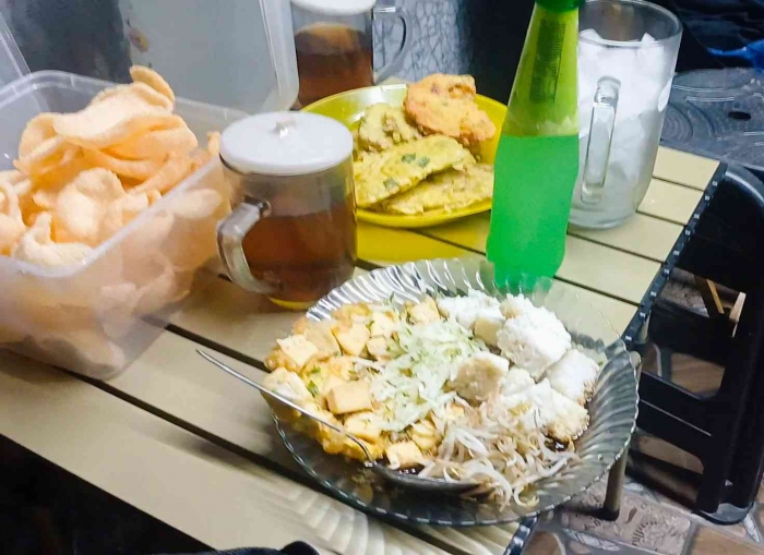 Usaha Kuliner Kupat Tahu Telur: Menyiasati PHK Massal(Dokumentasi pribadi: Isti Yogiswandani)