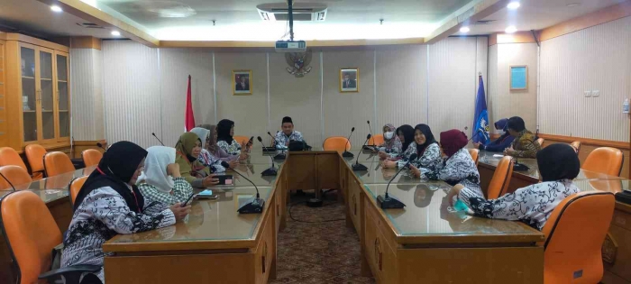 Omjay bersama anggota PGRI menghadap dirjen GTK Kemdikbud/dokpri