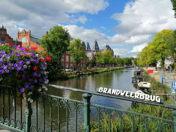 Jembatan Brandweerbrug yang dibangun pada tahun 1879 (dokumentasi pribadi)